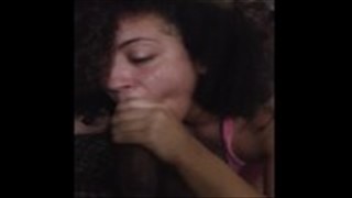 Blond laseczka ciągnie wielkiego kutasa