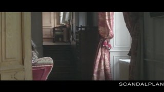 Masturbacja na krześle pięknej laski