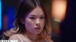 Piękna blondynka o orientalnej urodzie