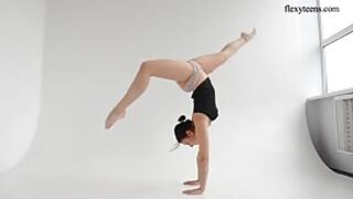 Fajna modelka ma wygimnastykowane ciałko