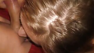 Świąteczny seks z blond lalunią