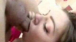 Rżnie Sashe Grey ostro w gardło