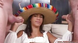 Meksykanka dogadza dwóm dziadkom