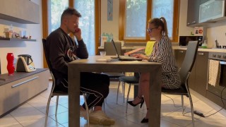 Napalona suczka w szpilkach