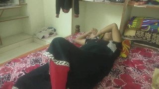 Amatorski seks z Hinduską w sypialni