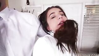 Zgrabne pośladki porządnie ruchanej studentki