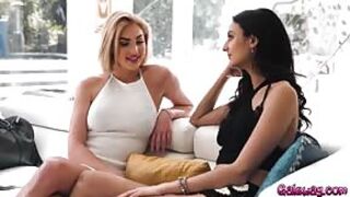 Znakomite lesby liżą się po pipkach w pozycji 69