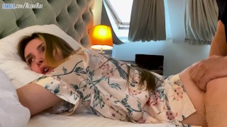 Falujące poślady suczki ruchanej od tylca