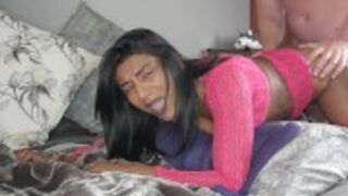 Posuwa cudowną murzynkę od tylca