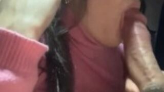 Duża dupcia w czerwonych strngach