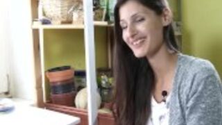 Długonoga Niemka porządnie się masturbuje