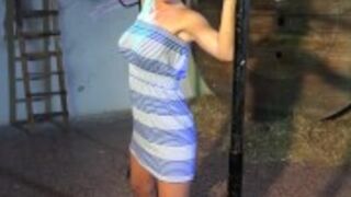 Wibratorem po pipce związanej suczki