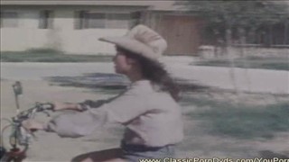 Zarośnięta pizda mamy w gorsecie