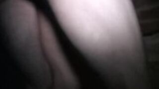 Fajnie porusza konkretnymi pośladkami