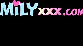 Mamuśki Ujeżdżają Twarde Kutasy w Dzikiej Orgii