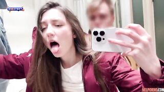 Młoda Cipka Ruchana Na Pieska w Przymierzalni