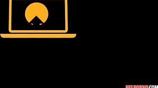 Młoda Rosjanka Nagrywa Prywatne Porno z Wytryskiem