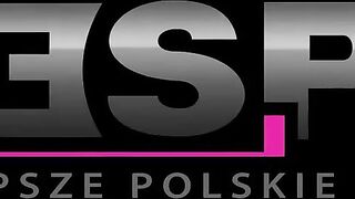 Młoda Blond Nastolatka Sara Bork Ssie Kutasa i Pokazuje Wielkie Cycki