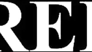 Drobna Ruda Nastolatka Amatorka Obciąga i Rżnie Chłopaka na Kamerce