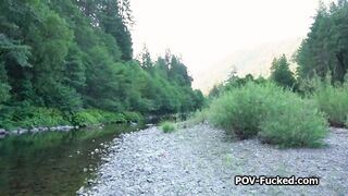 Szybki Numerek nad Rzeką z Piękną Nieznajomą Brunetką na Świeżym Powietrzu