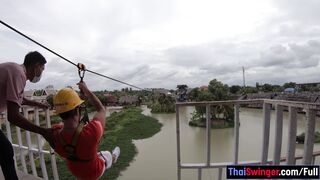 Tajska Para Rżnie się Po Ziplinie: Amatorski Hardkor z Wielkim Kutasem