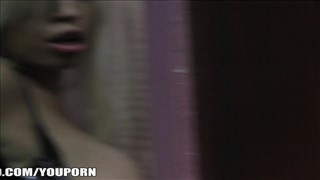 Wali cycatą w biurze